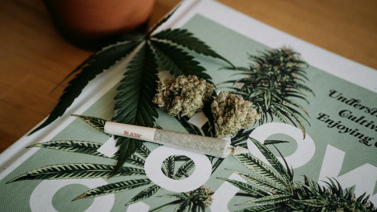 Joint, nuggets, and a weed leaf on a table